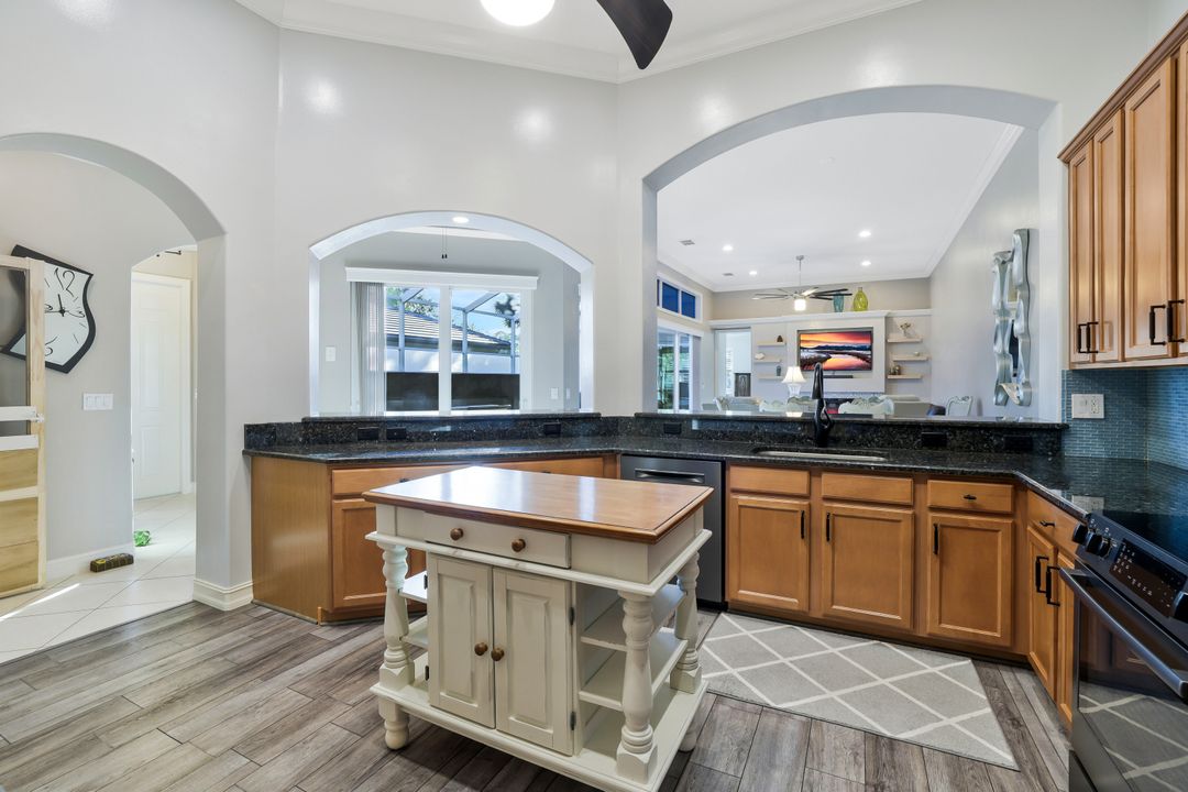 1619 Cayman Ct, Naples, FL 34119