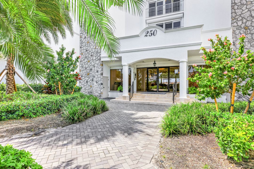 250 Park Shore Dr #601, Naples, FL 34103