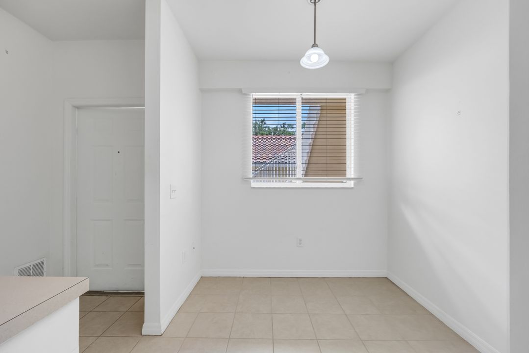 432 Valerie Way #102, Naples, FL 34104