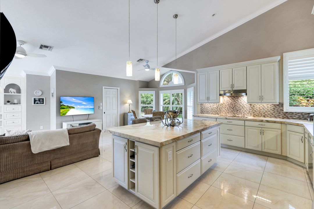 6619 Trident Way, Naples, FL 34108