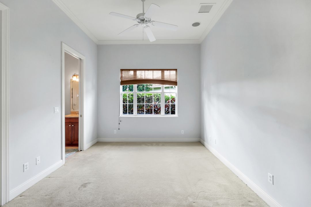 5799 Hammock Isles Dr, Naples, FL 34119