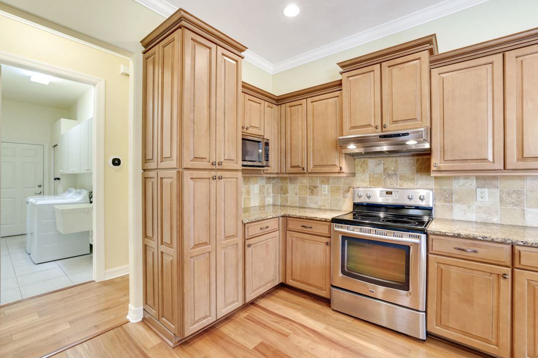 2032 Castle Garden Ln, Naples, FL 34110