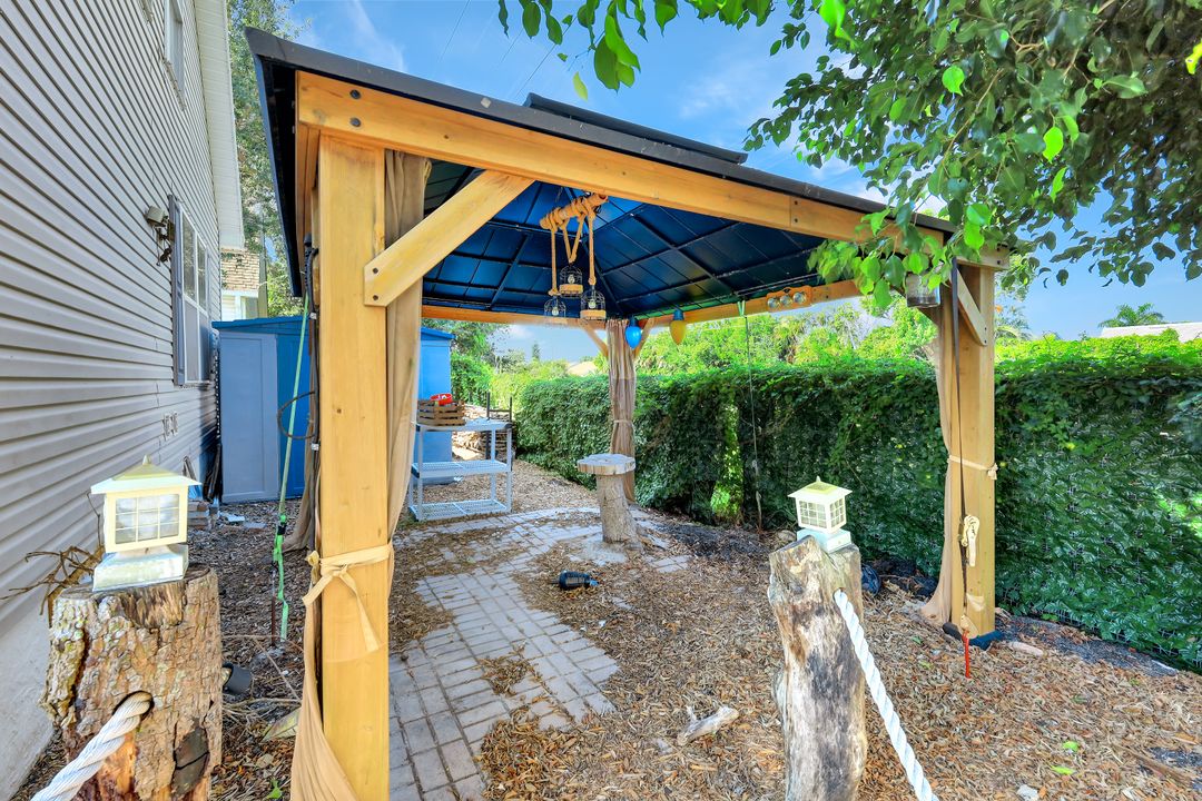 279 Leawood Cir, Naples, FL 34104