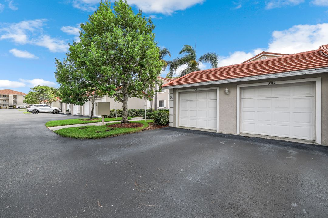 6860 Dennis Cir #K-204, Naples, FL 34104