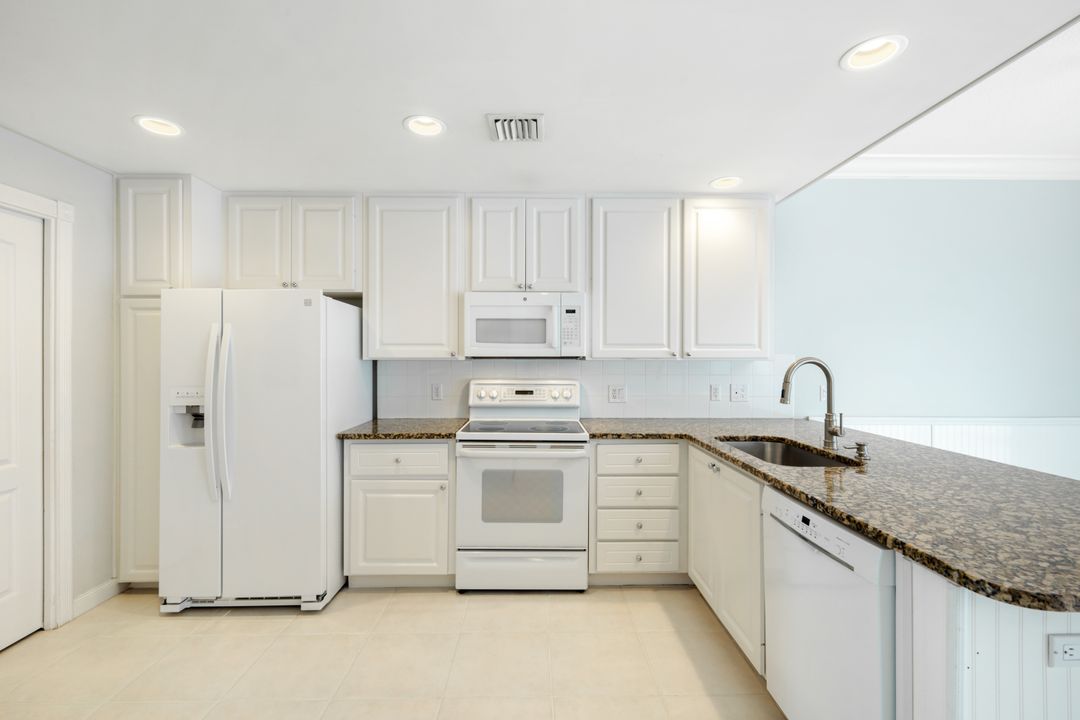 6124 Towncenter Cir, Naples, FL 34119