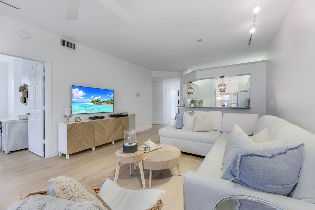 7108 Barrington Cir #2-102, Naples, FL 34108