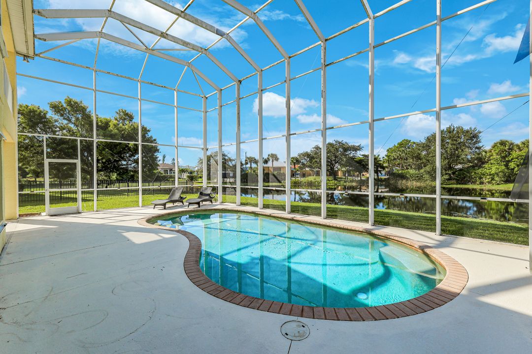 2210 Cape Heather Cir, Cape Coral, FL 33991