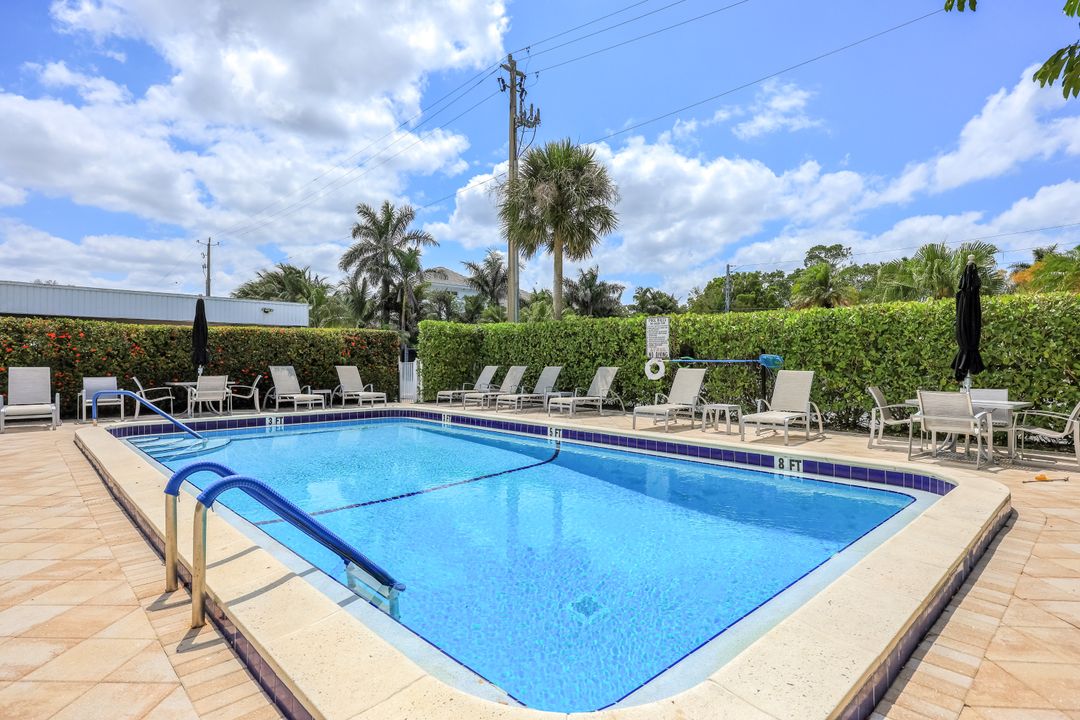 232 Banyan Blvd, Naples, FL 34102