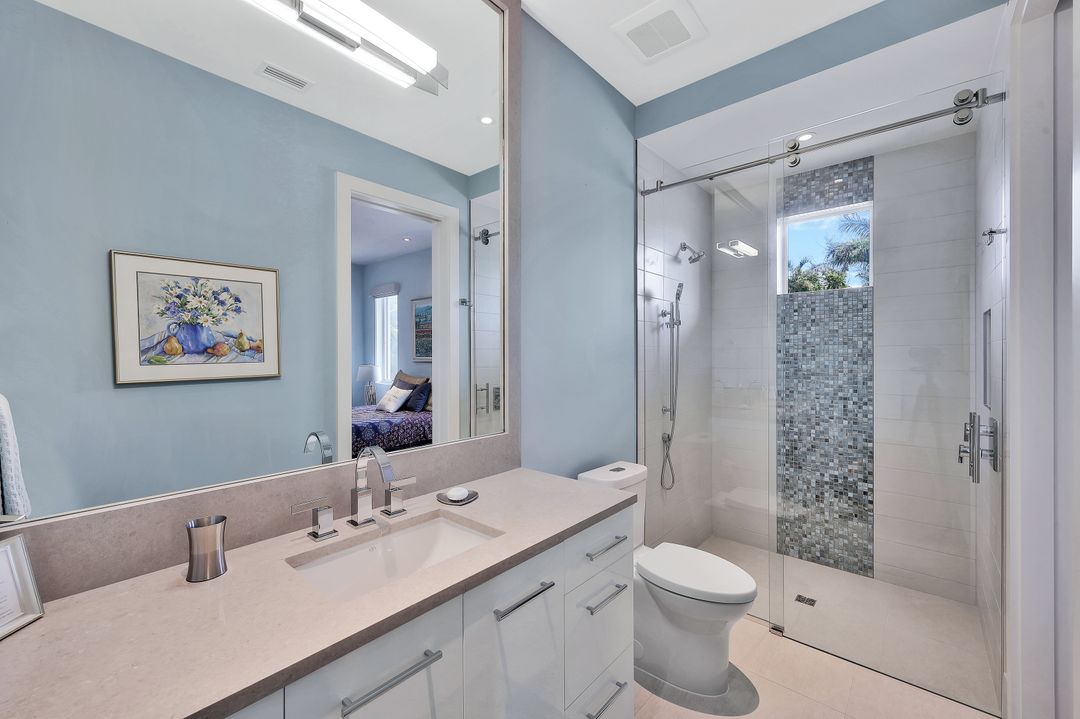 355 7th Ave S, Naples, FL 34102