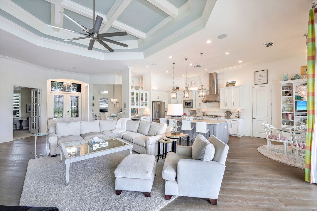 8668 Amour Ct, Naples, FL 34119