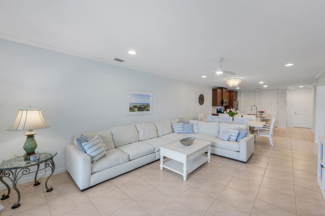 14795 Edgewater Cir, Naples, FL 34114