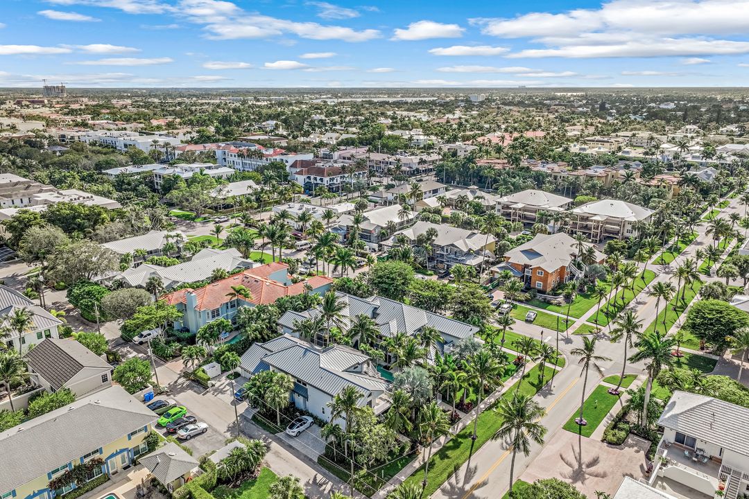 359 2nd St S, Naples, FL 34102