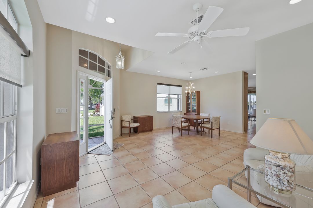 1726 Emerald Cove Cir, Cape Coral, FL 33991