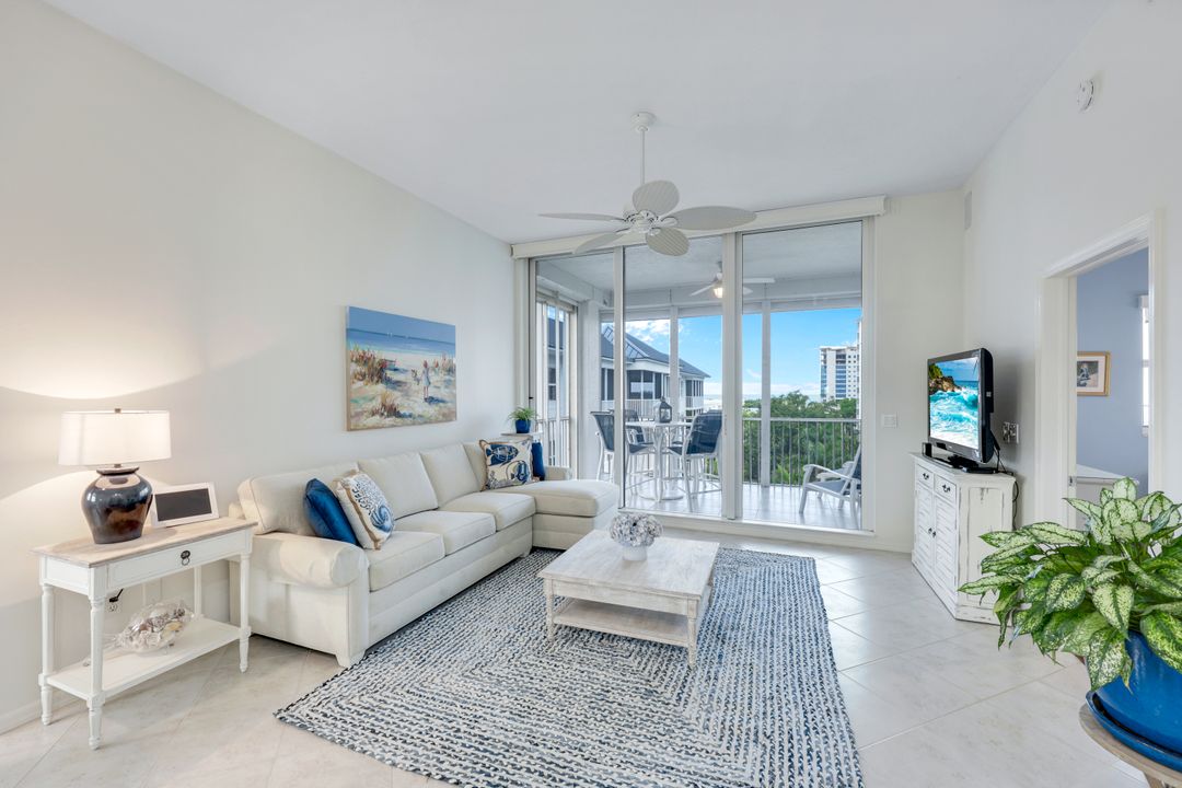 460 Launch Cir #PH06, Naples, FL 34108