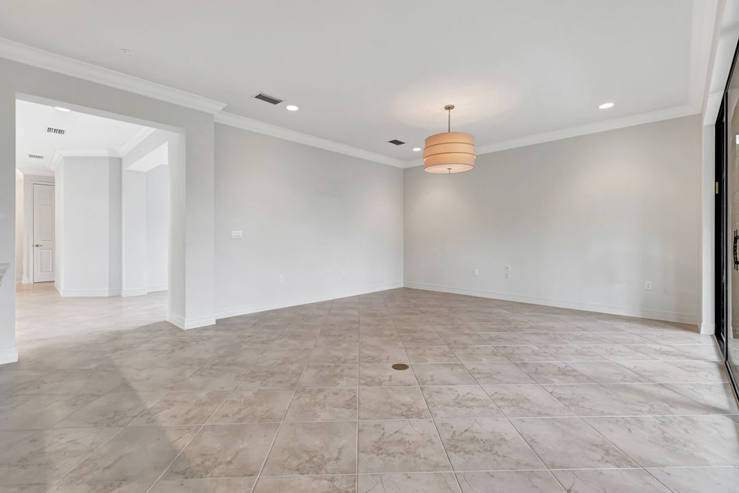 3430 Tigris Ln, Naples, FL 34119
