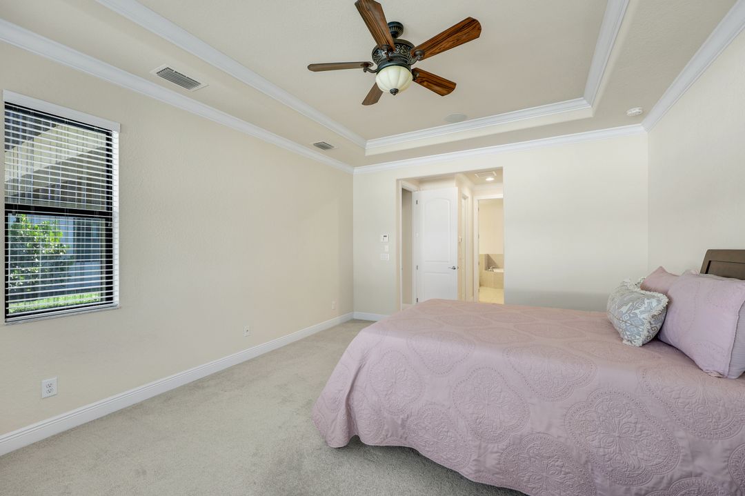 10101 Florence Cir, Naples, FL 34119