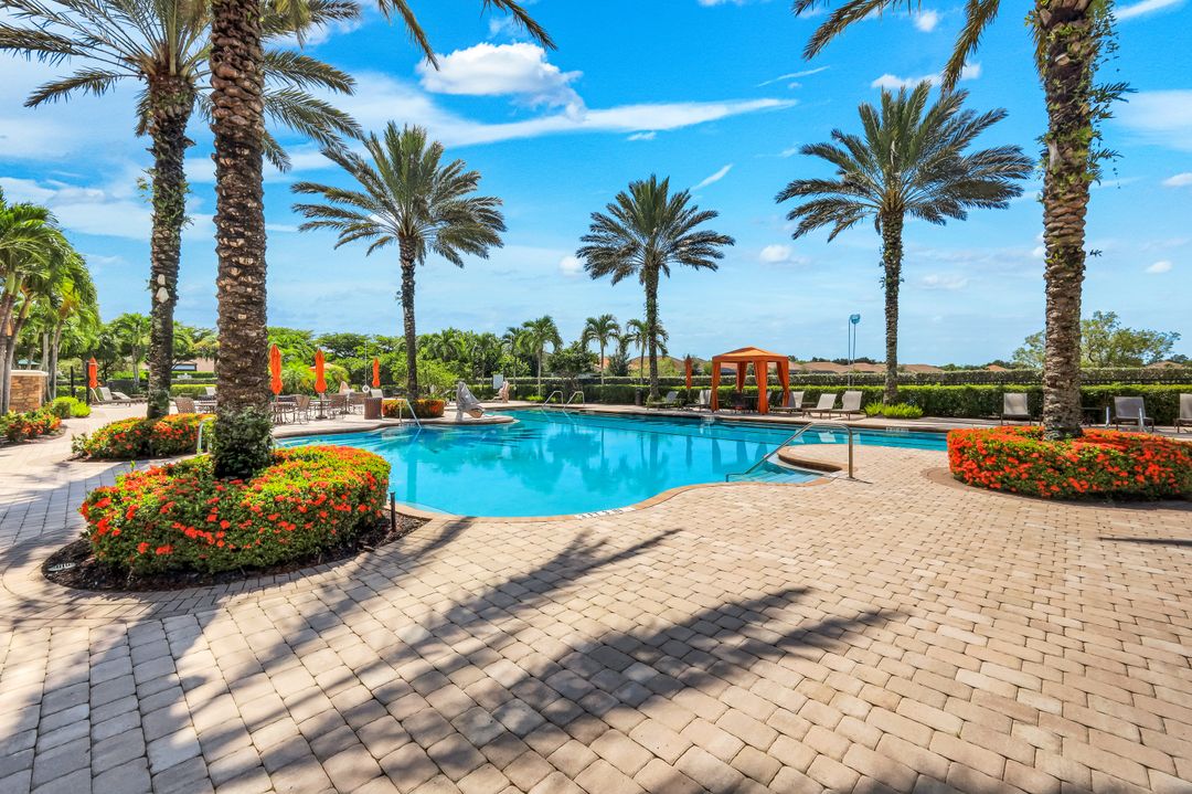 8362 Viale Cir, Naples, FL 34114