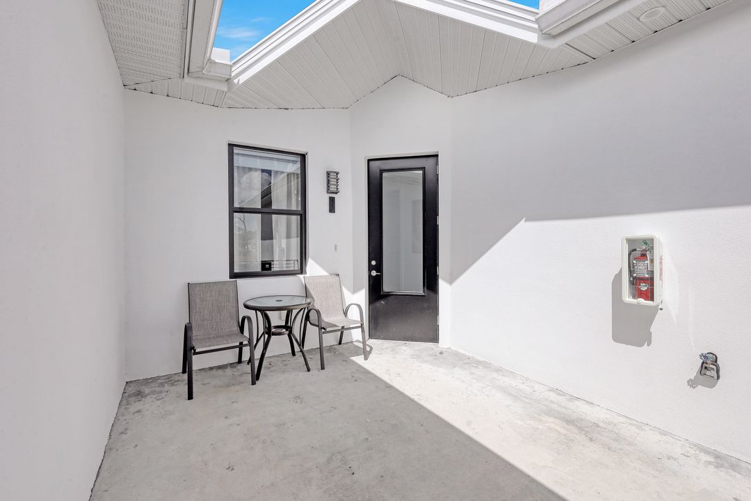 3040 Thomasson Dr, Naples, FL 34112