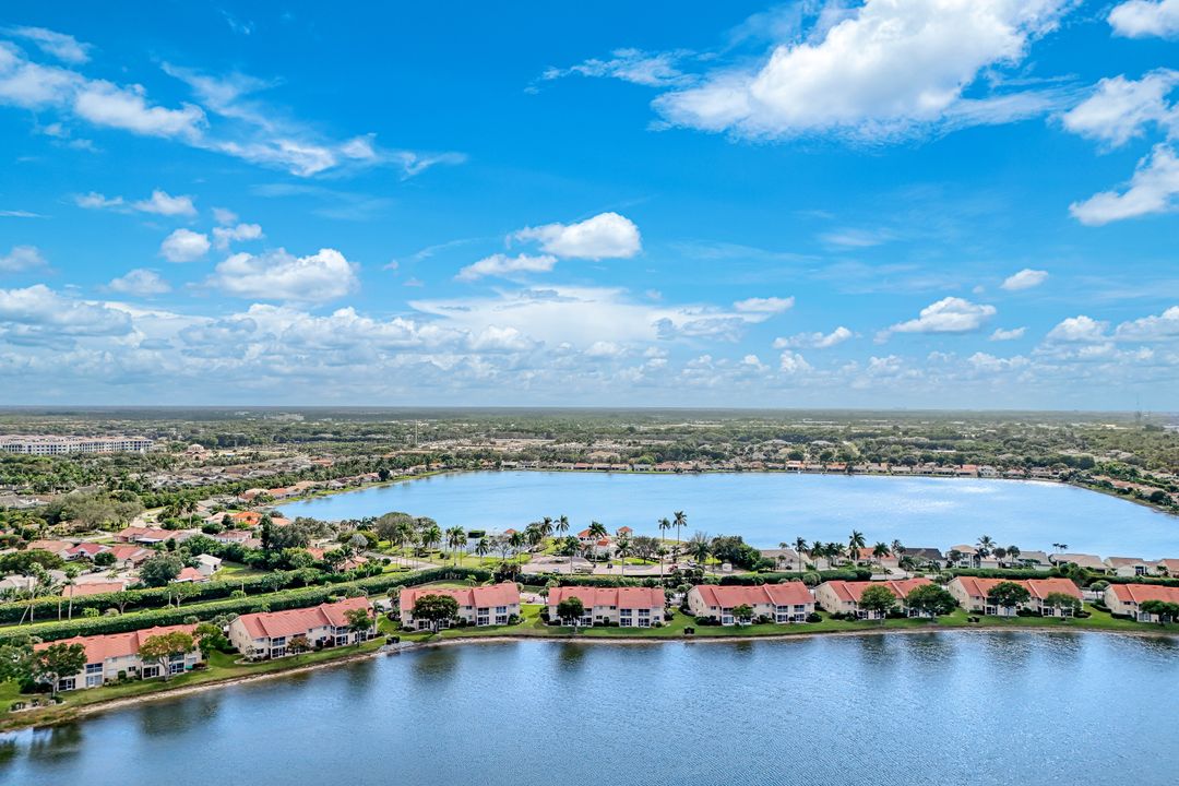 7818 Emerald Cir #103, Naples, FL 34109