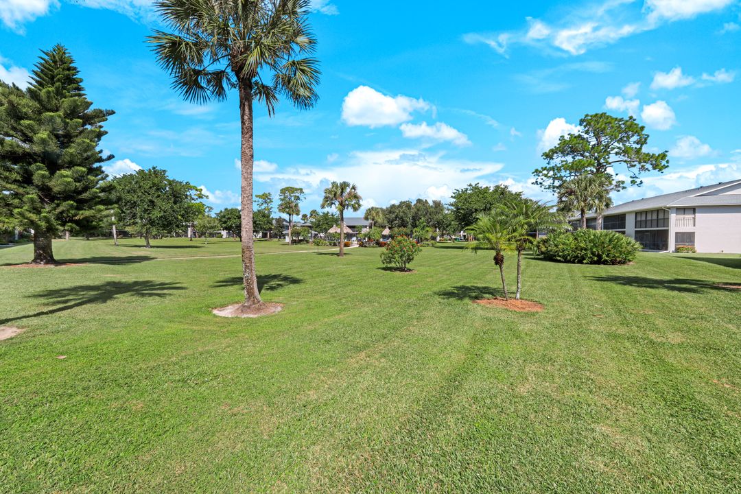1228 Commonwealth Cir #203, Naples, FL 34116
