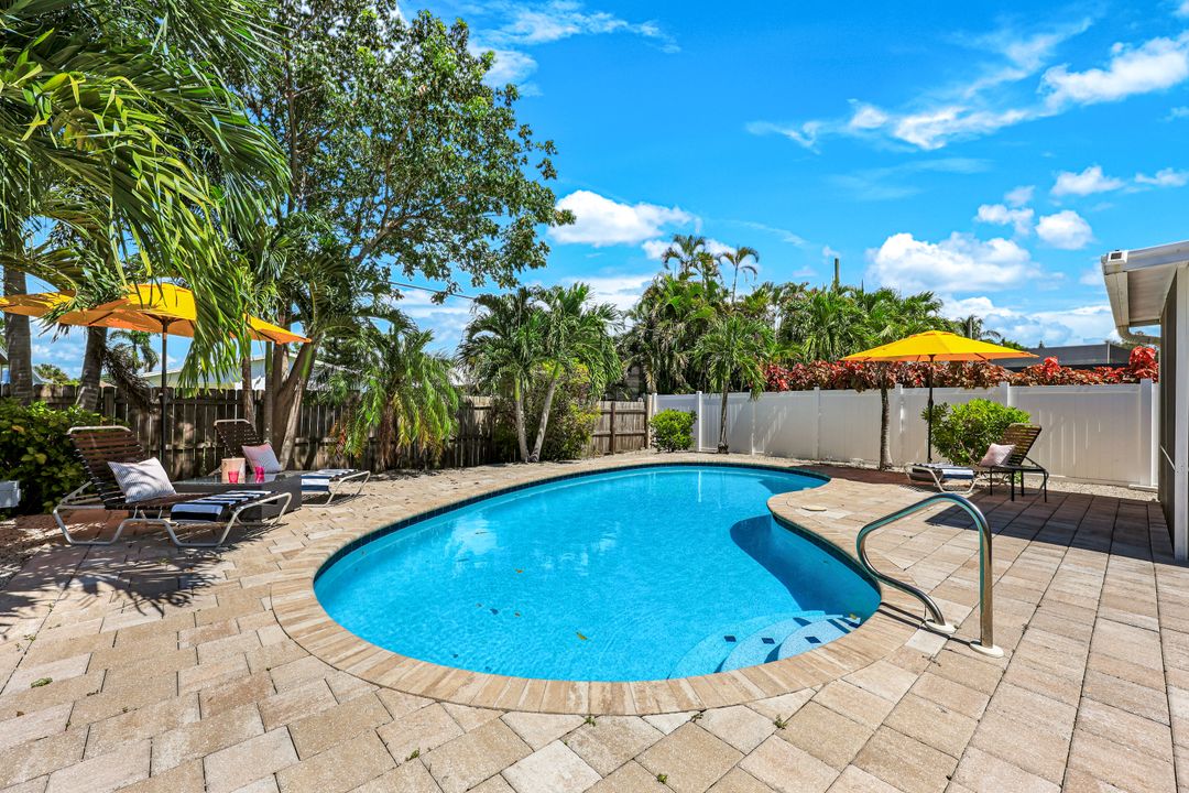 815 96th Ave N, Naples, FL 34108