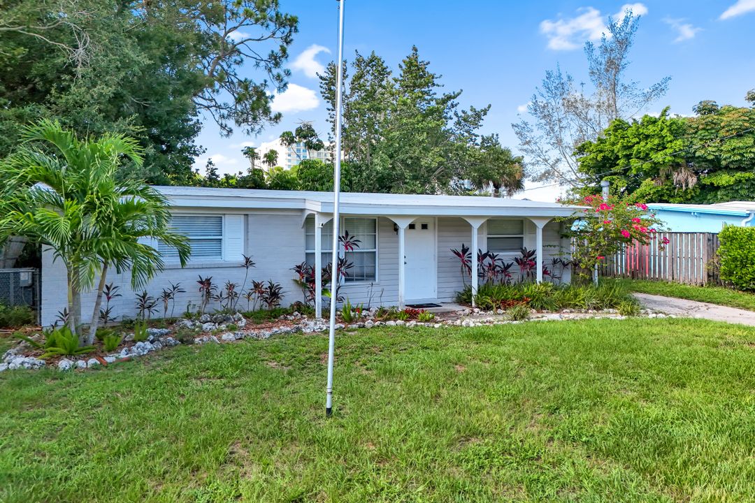 2140 Harbor Ln, Naples, FL 34104