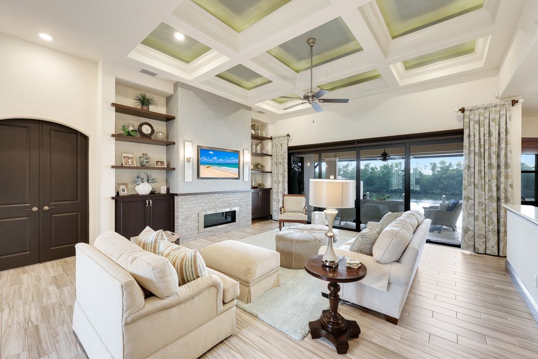 5703 Yardarm Ct, Cape Coral, FL 33914