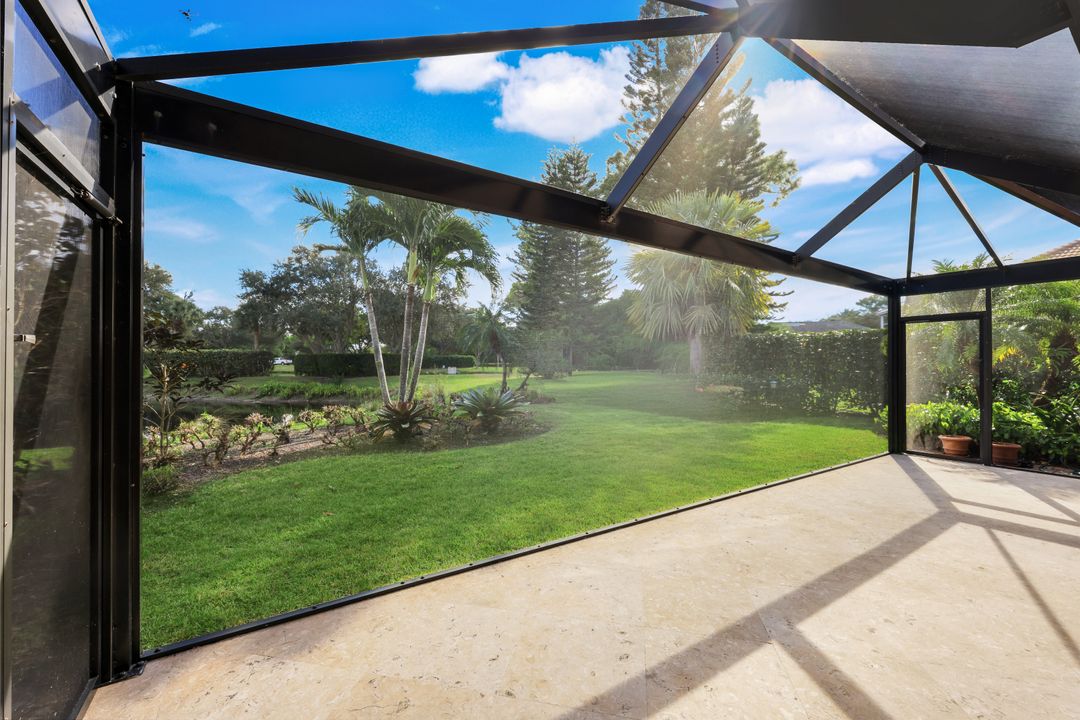 6777 Southern Oak Ct, Naples, FL 34109