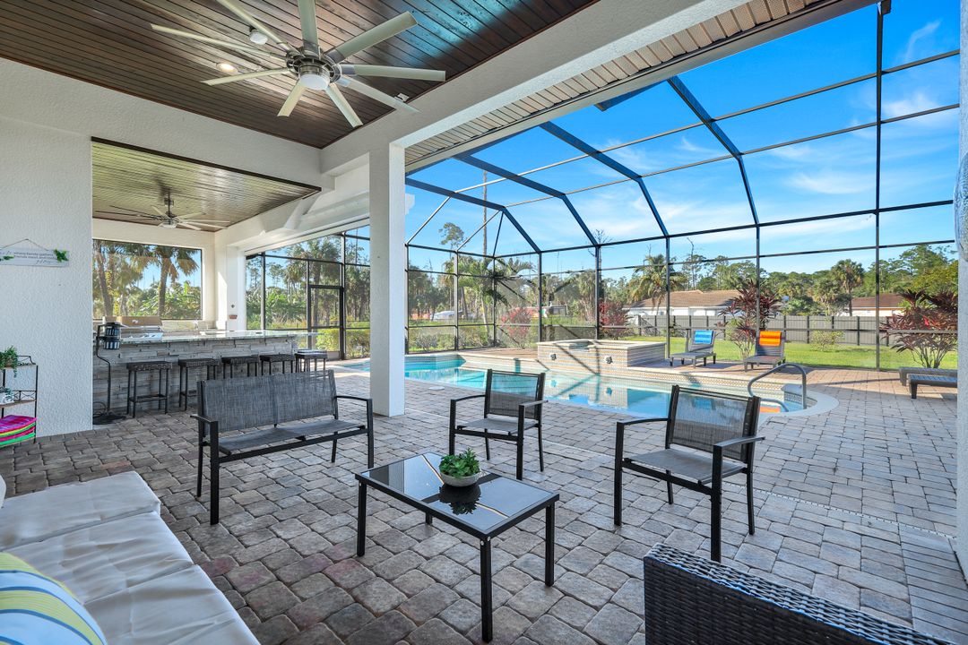 90 22nd Ave NW, Naples, FL 34120