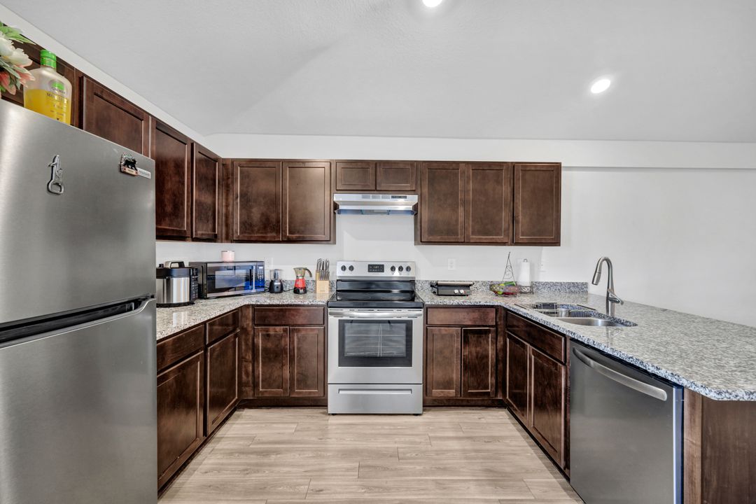 3821 SW 8th Ct, Cape Coral, FL 33914