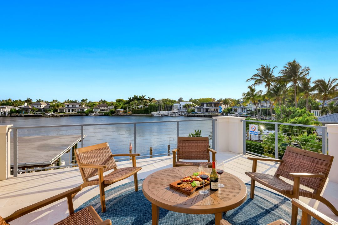 380 18th Ave S, Naples, FL 34102
