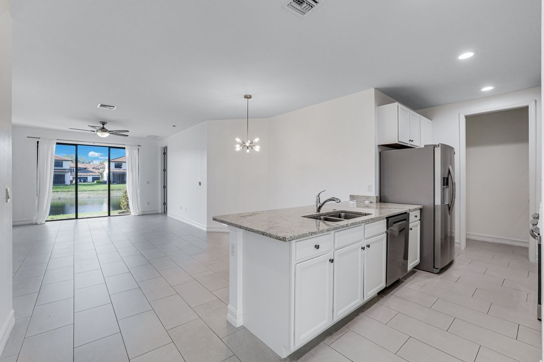 7918 Bristol Cir, Naples, FL 34120