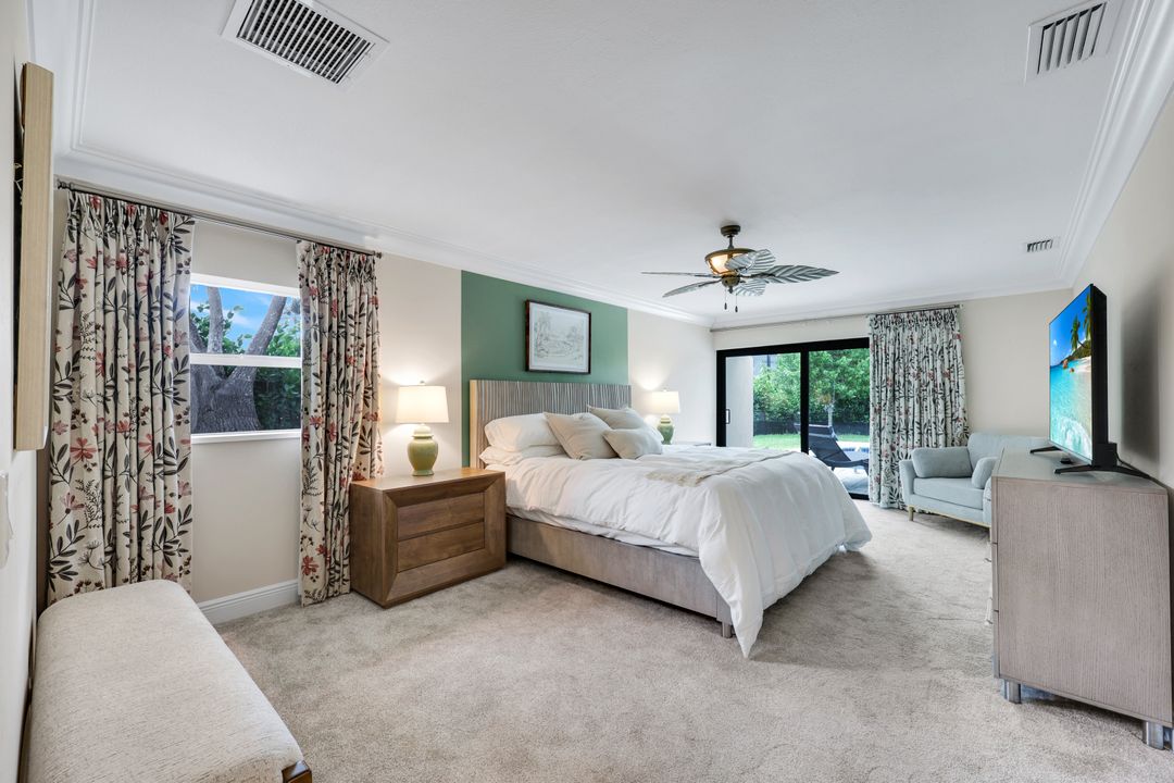 517 Parkwood Ln, Naples, FL 34103
