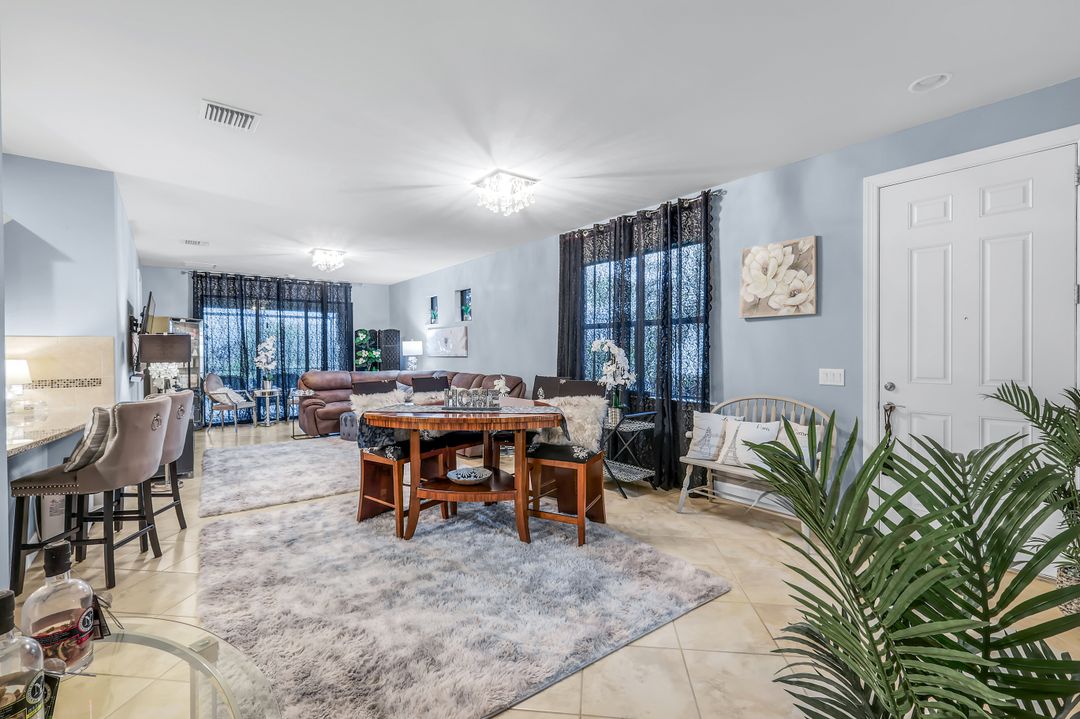 7659 Jacaranda Ln, Naples, FL 34114