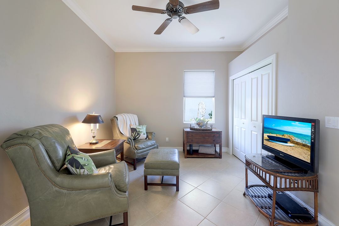 6074 Divot Ct, Naples, FL 34113