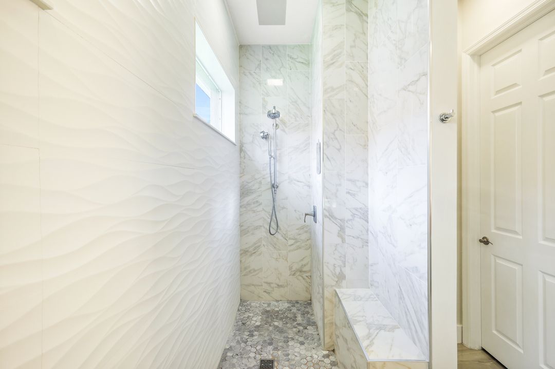 6072 Highwood Park Ln, Naples, FL 34110