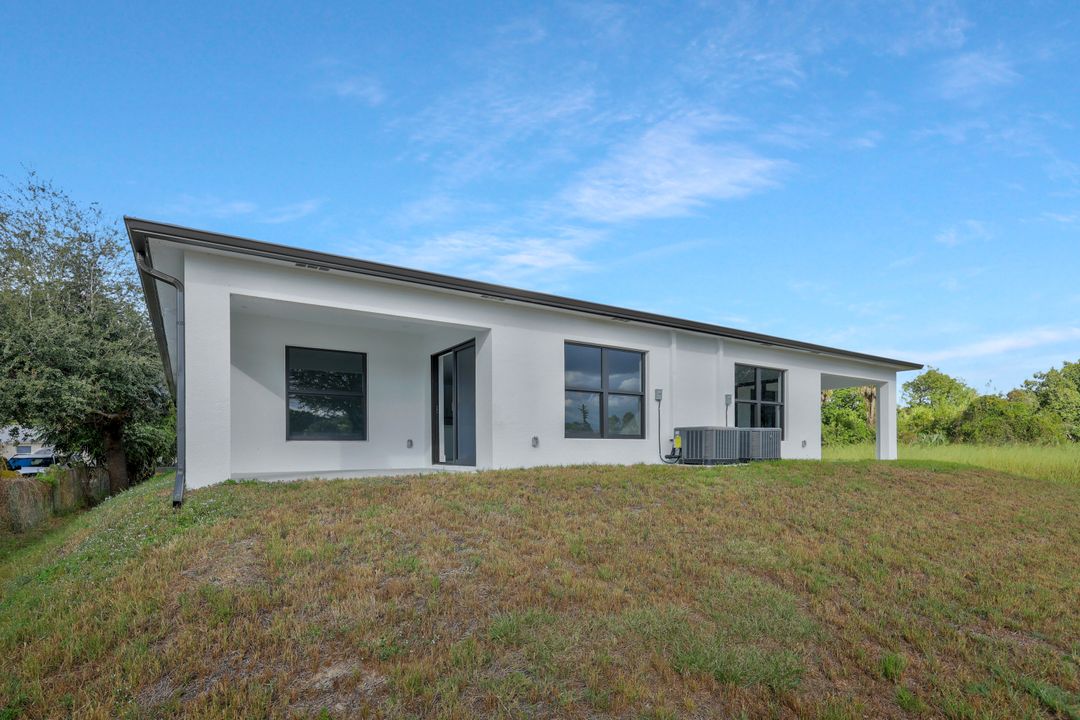 125 Holland St, North Fort Myers, FL 33917