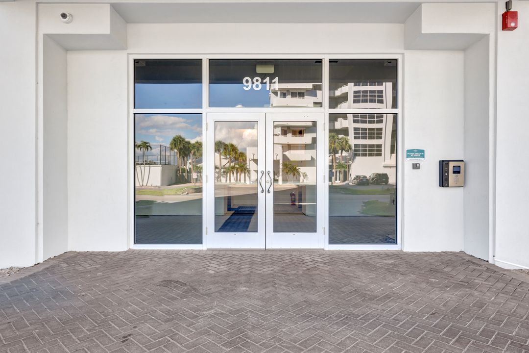 9811 Gulf Shore Dr #203, Naples, FL 34108