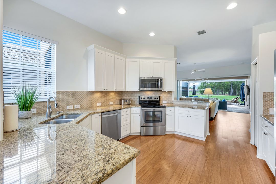 8621 Gleneagle Way, Naples, FL 34120