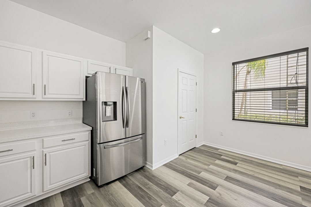 1152 Oxford Ln, Naples, FL 34105