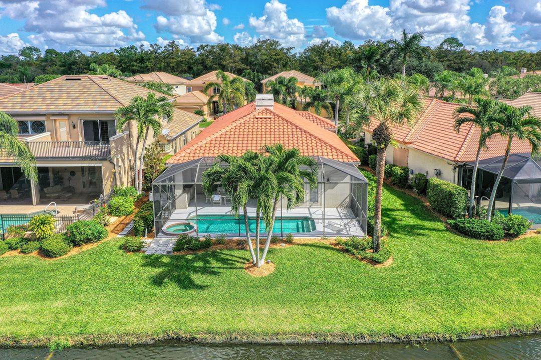 9209 Troon Lakes Dr, Naples, FL 34109