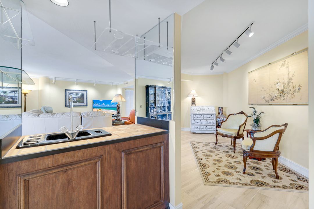 4041 Gulf Shore Blvd N #403, Naples, FL 34103