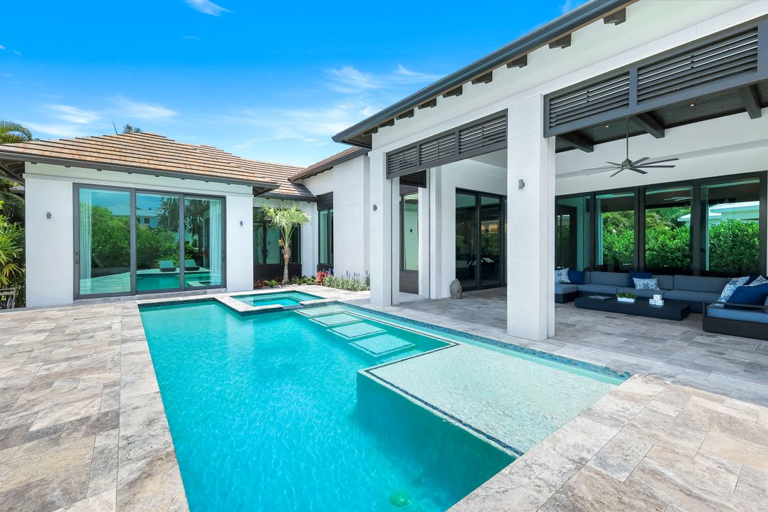 541 Whispering Pine Ct, Naples, FL 34103