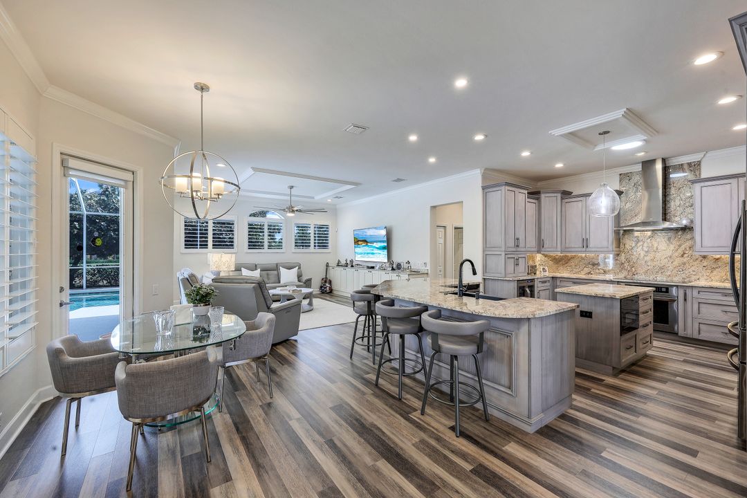 8392 Northhampton Ct, Naples, FL 34120