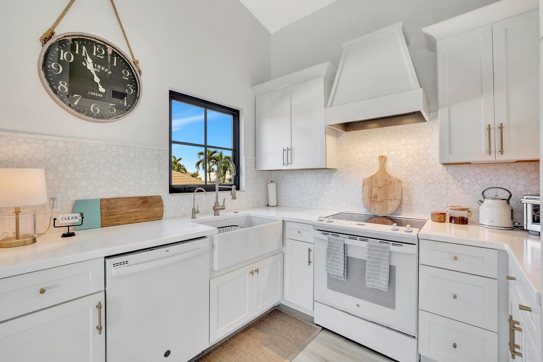 390 Waterleaf Ct, Marco Island, FL 34145