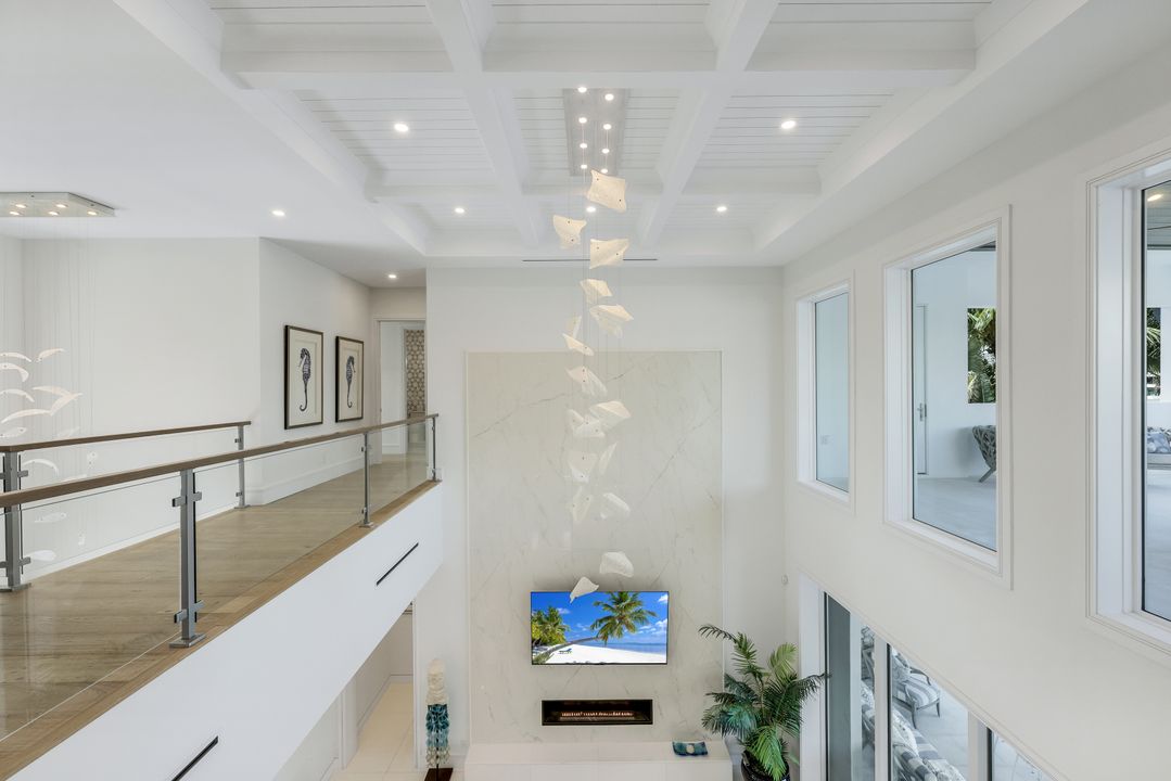 309 Neapolitan Way, Naples, FL 34103