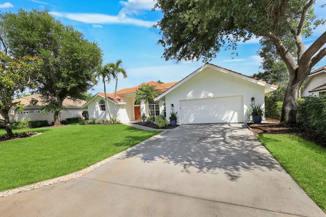 235 Silverado Dr, Naples, FL 34119