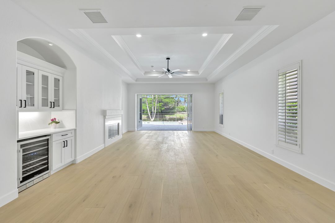 9209 Troon Lakes Dr, Naples, FL 34109