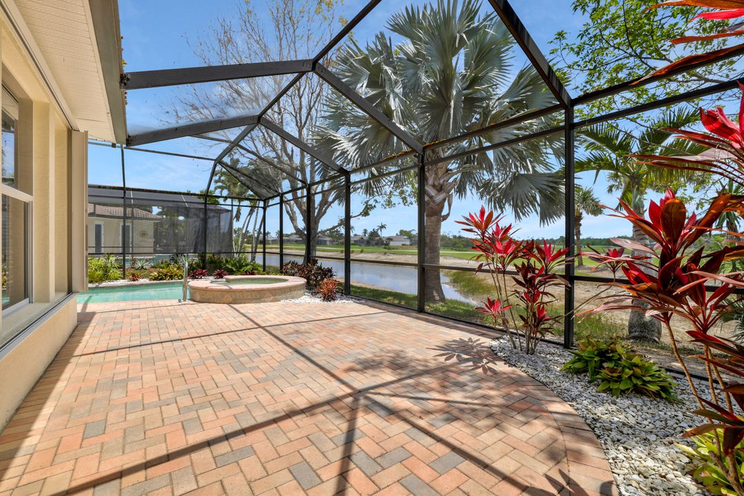 4923 Cerromar Dr, Naples, FL 34112