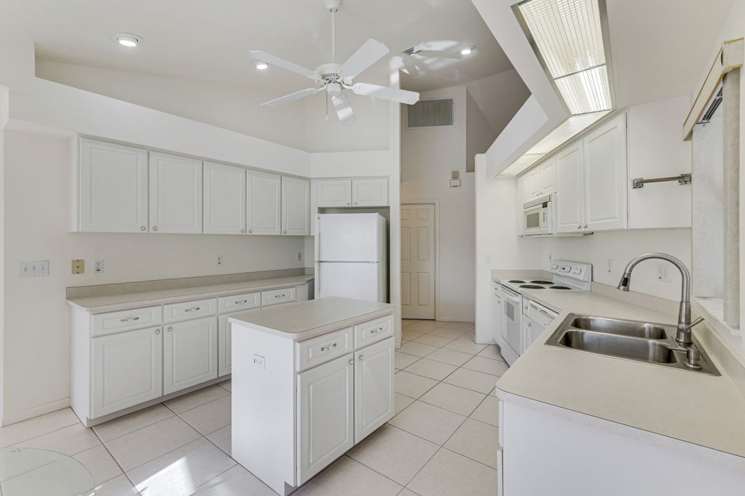 615 SE 19th Ct, Cape Coral, FL 33990